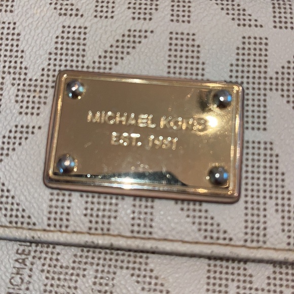 Michael Kors Envelope Style Snap Wallet Large Logo - Picture 2 of 7